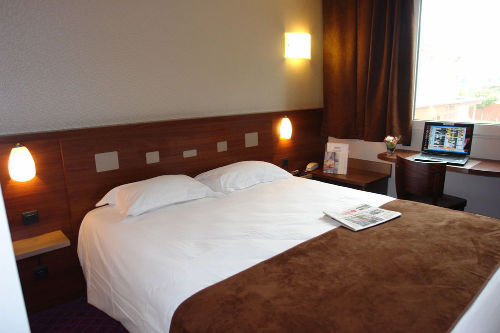 Brit Hotel Rennes Le Castel Екстер'єр фото