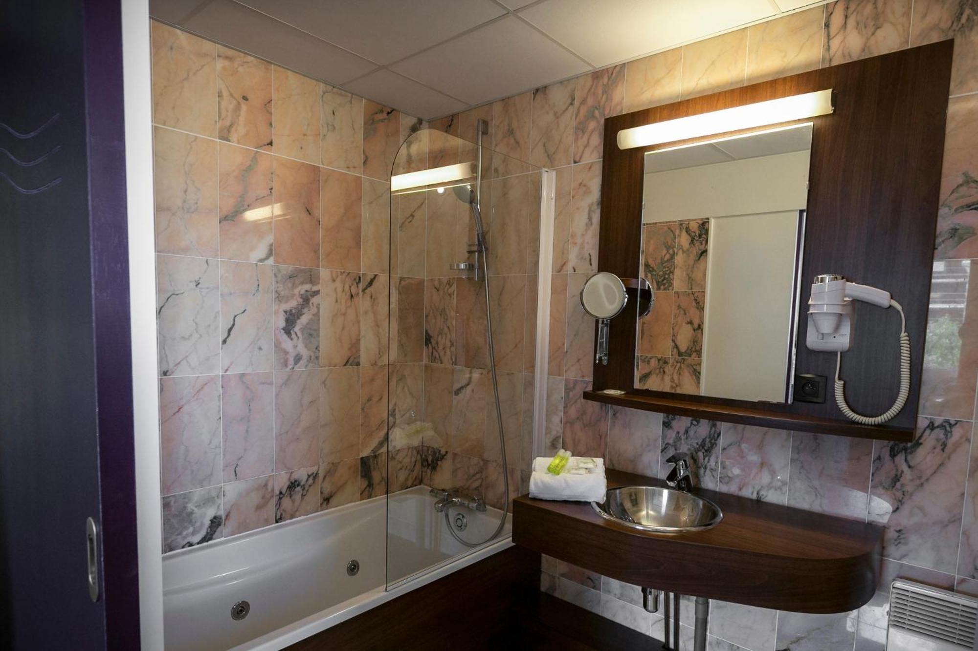 Brit Hotel Rennes Le Castel Екстер'єр фото