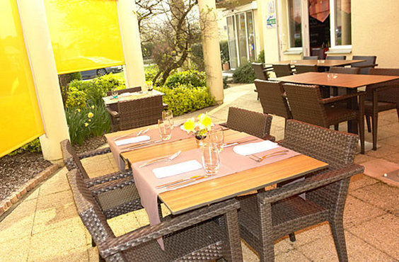 Brit Hotel Rennes Le Castel Екстер'єр фото